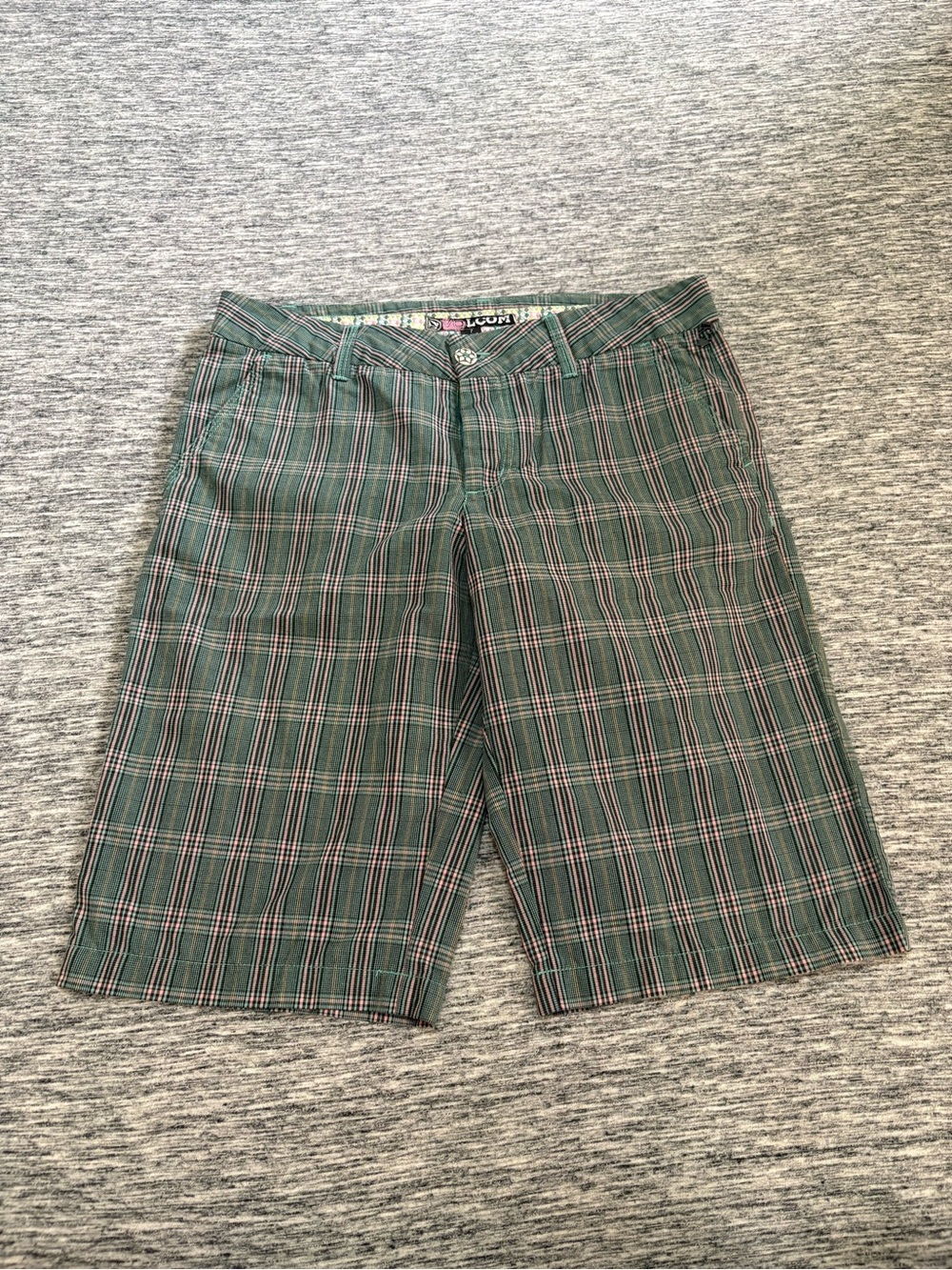 Volcom Ladies Plaid Bermuda Shorts Size 7